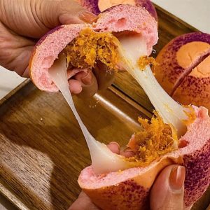 B&aacute;nh m&igrave; mochi trứng muối ch&agrave; b&ocirc;ng BNSG 90g
