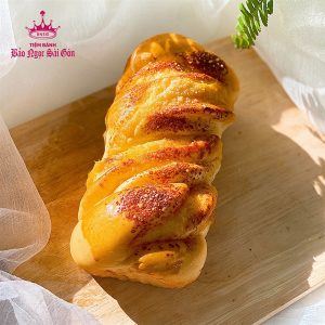 B&aacute;nh m&igrave; ch&agrave; b&ocirc;ng sốt trứng muối