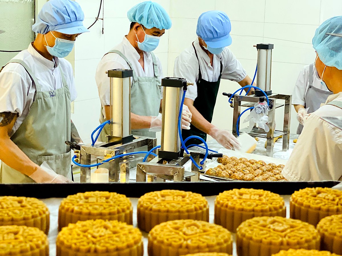 Dây chuyền đóng bánh tại xưởng